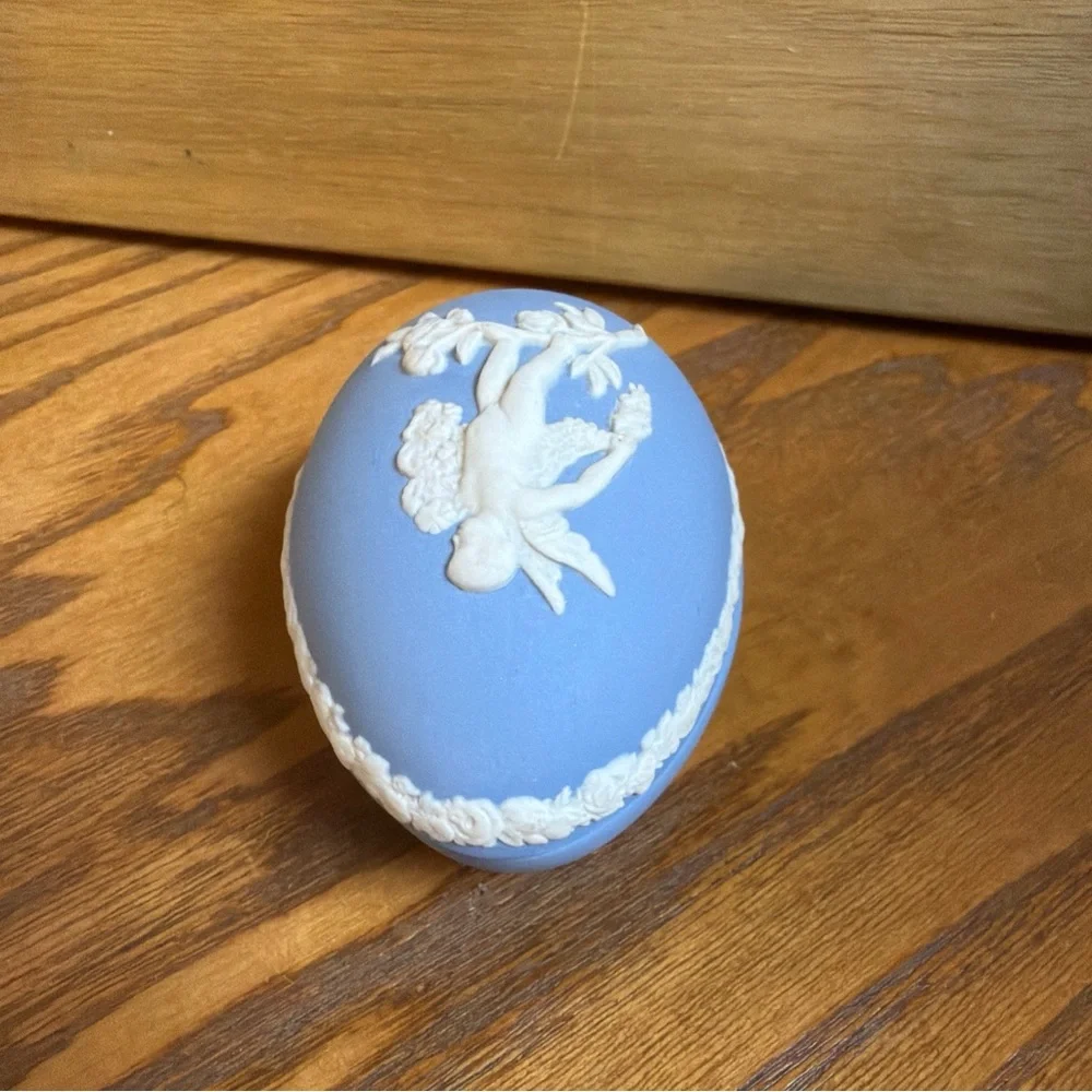 Vintage Wedgwood Jasperware egg-shaped porcelain trinket box in blue with white
